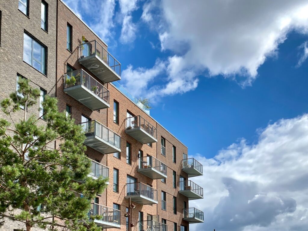 Vide appartement à Schaerbeek : 7 erreurs à éviter absolument 3 Appartement vidé à Schaerbeek avec mobilier en cours d'évacuation