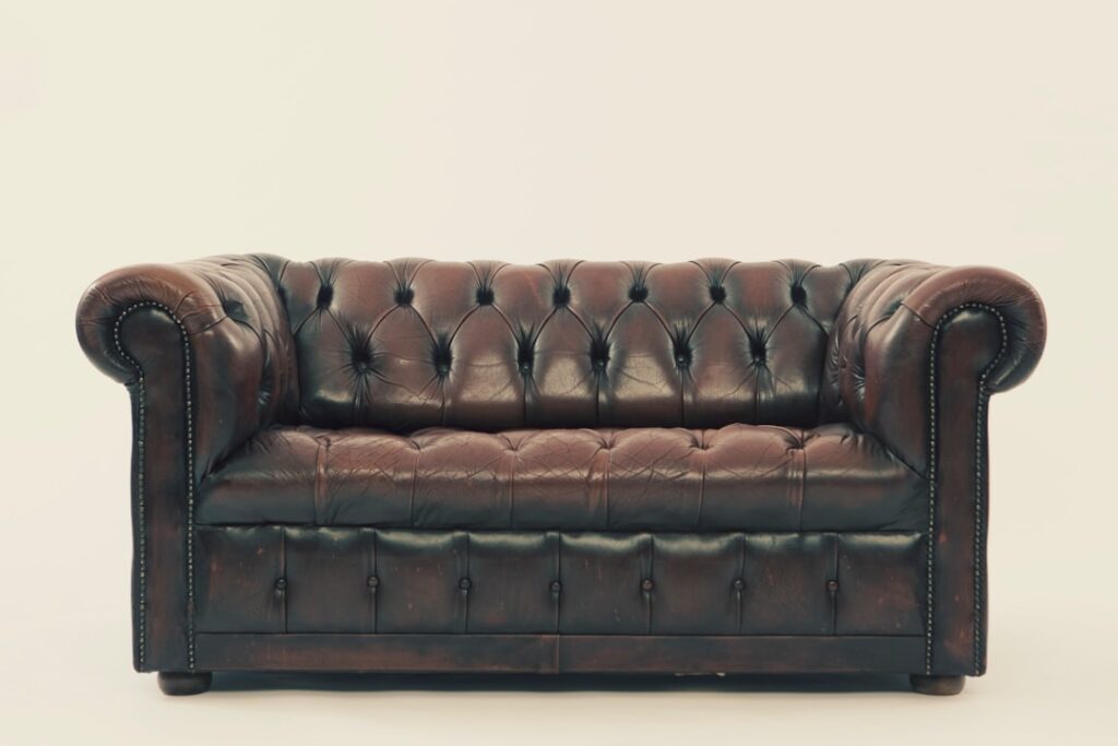 Estimation professionnelle de mobilier dans un salon à Schaerbeek