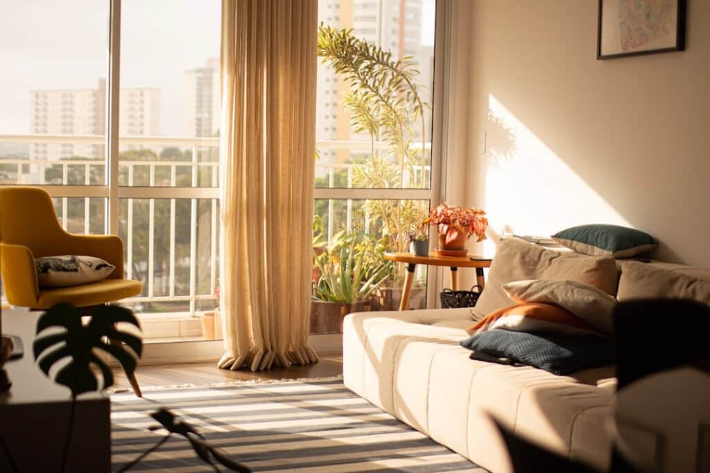Vide appartement Anderlecht : 7 erreurs à éviter absolument 7 Débarras d’un appartement avec cartons et mobilier à Anderlecht